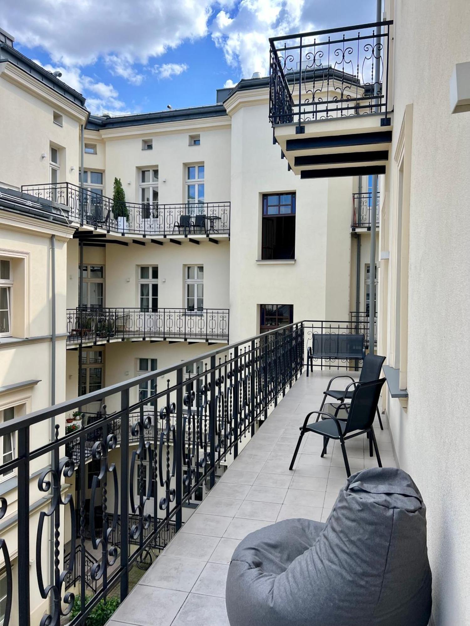 Sebastiana Street Luxury Apartment Krasków Exterior foto